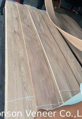 Dikte 0,6 - 3,0 mm Knotty White Oak Wood Veneer Voor meubels, vloeren