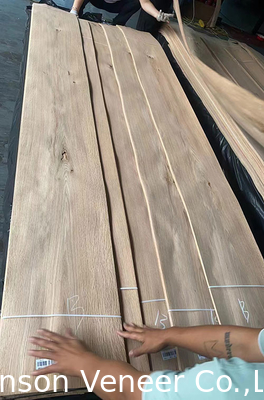 Dikte 0,6 - 3,0 mm Knotty White Oak Wood Veneer Voor meubels, vloeren