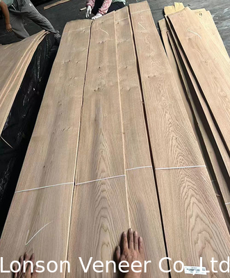 0.5mm Knotty Grade White Oak Wood Veneer voor Retro-stijl meubel deur