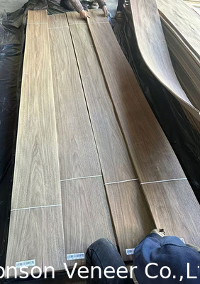 Kroon gesneden American Walnut Veneer Natuurlijke AA-kwaliteit Dikte 0,42 mm Lichte kleur