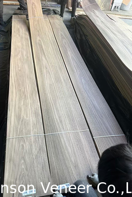Kroon gesneden American Walnut Veneer Natuurlijke AA-kwaliteit Dikte 0,42 mm Lichte kleur